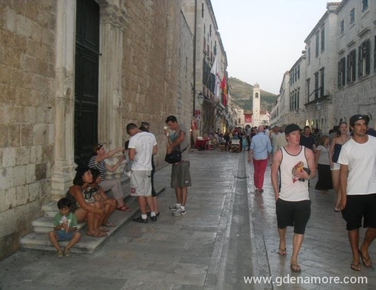 Stari grad, Stradun
